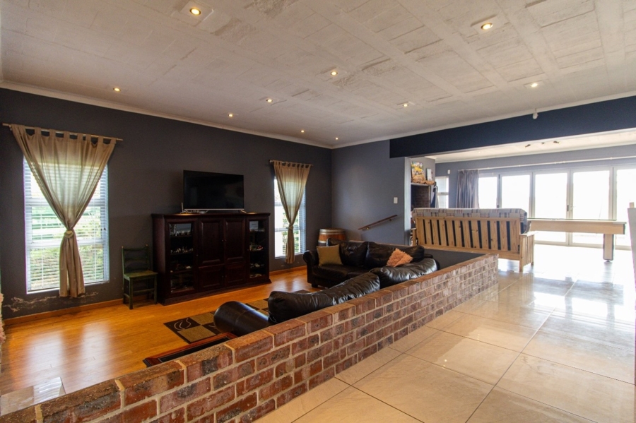 5 Bedroom Property for Sale in Myburgh Park Western Cape